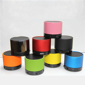 SOLO Bluetooth Speaker with FM Radio & MP3 Player (Color: Hot Red)